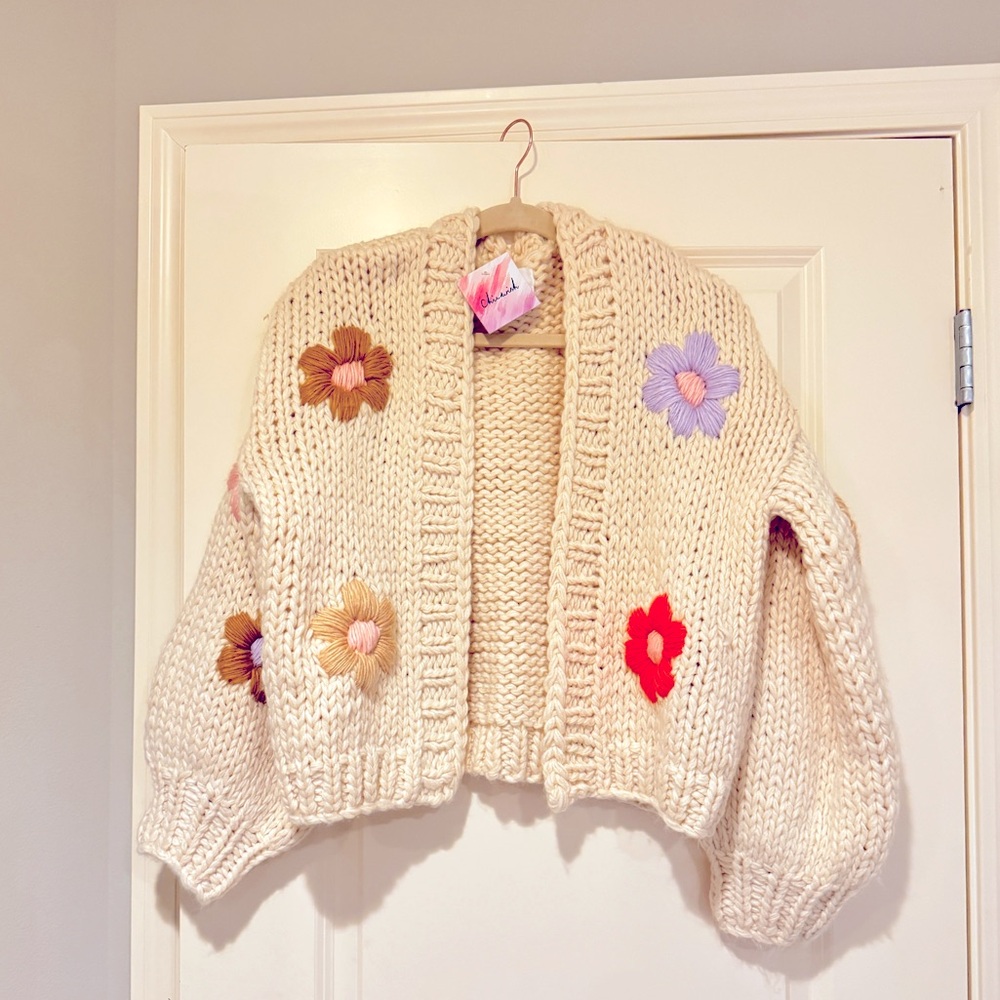 Cute, cropped, cardigan from Chicwish. Size small. Perfect for spring!